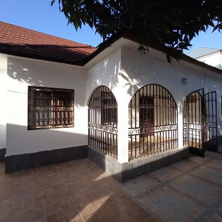The White House No.1 Villa Brufut Exterior photo