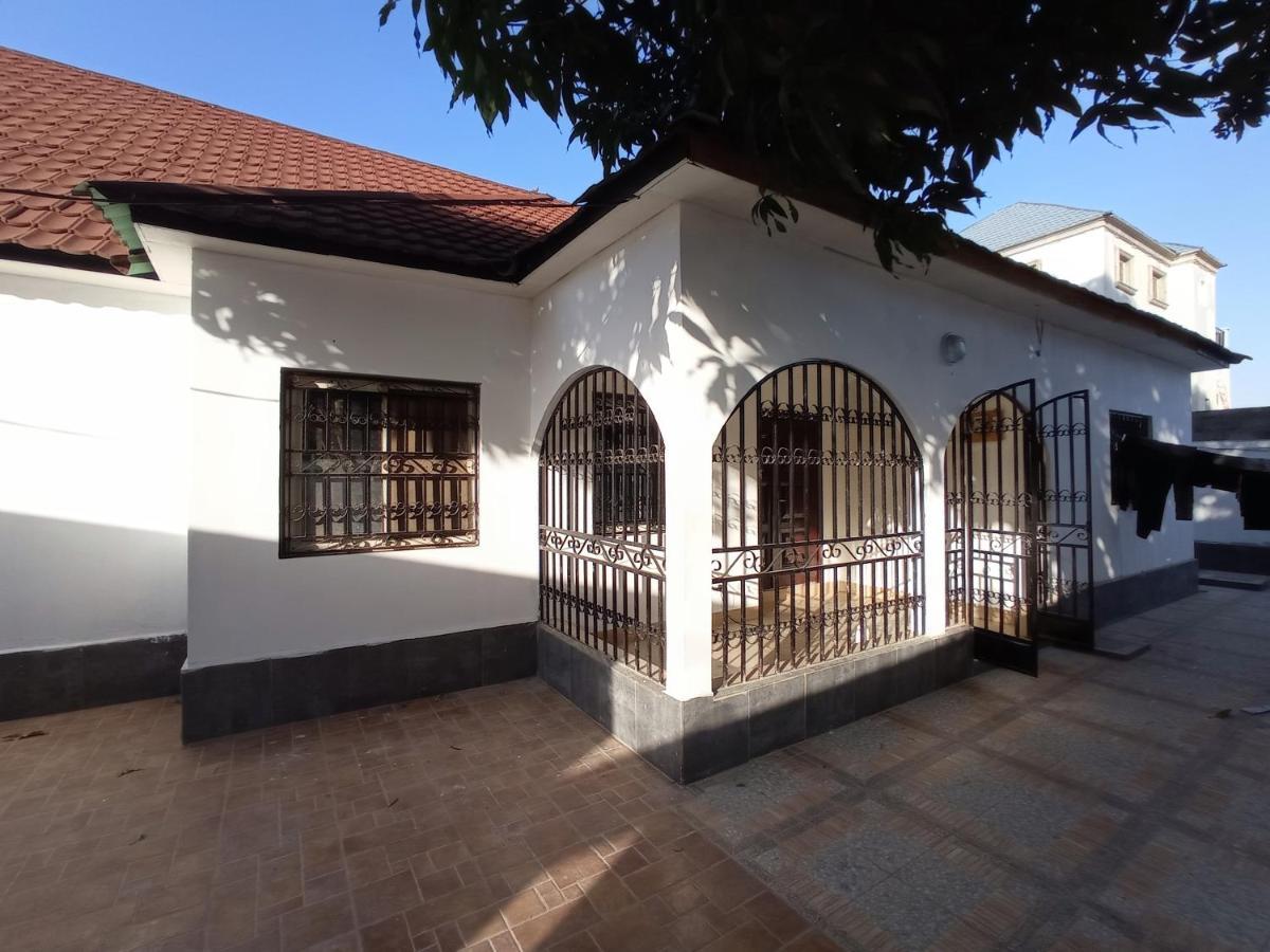 The White House No.1 Villa Brufut Exterior photo