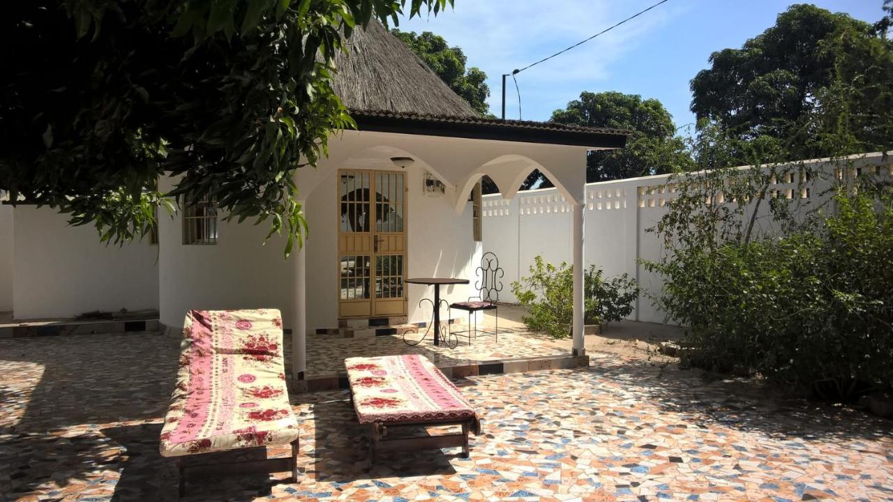 The White House No.1 Villa Brufut Exterior photo