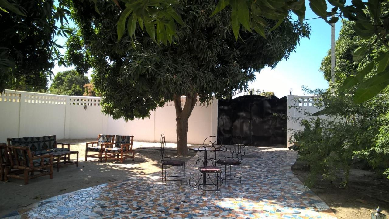 The White House No.1 Villa Brufut Exterior photo